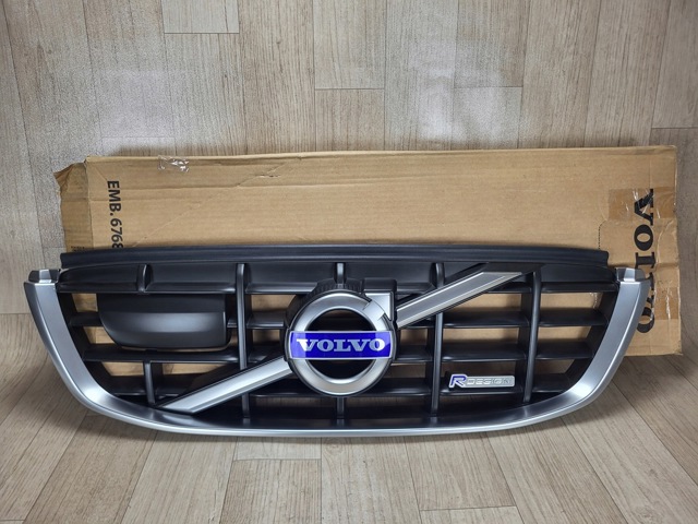 VOLVO 31395002 Решетка радиатора в наличии Львов