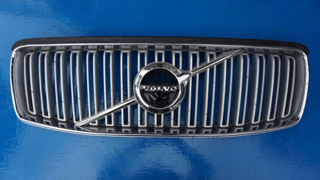 VOLVO 31425934 Решетка радиатора в наличии Полтава