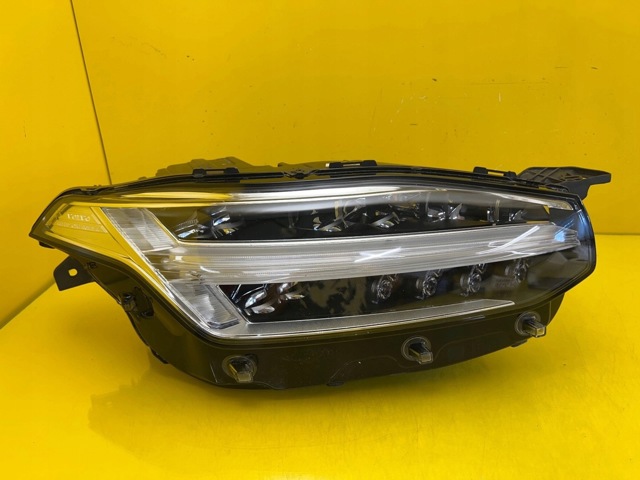 31468582 VOLVO Фара правая купить в Николаев
