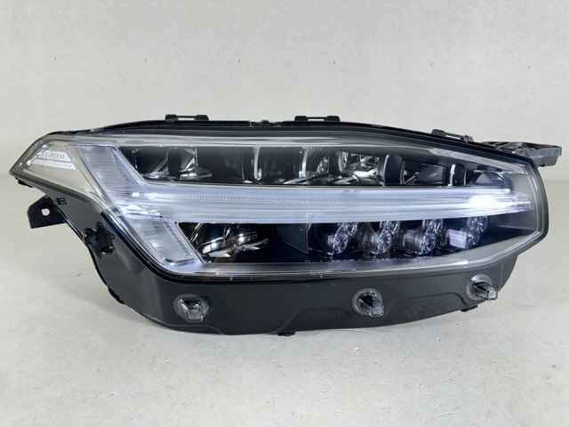 31655775 VOLVO Правая фара купить в Сумы