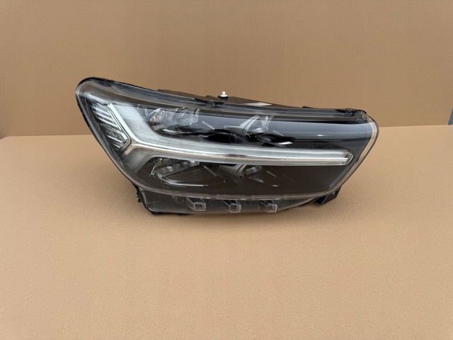 Правая блок фара 31655983 VOLVO