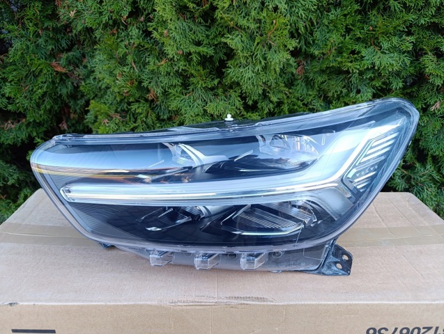 VOLVO 31655989 Левая фара в наличии Ровно
