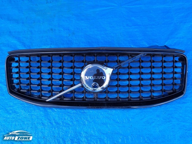 VOLVO 32133812 Решетка радиатора в наличии Одесса