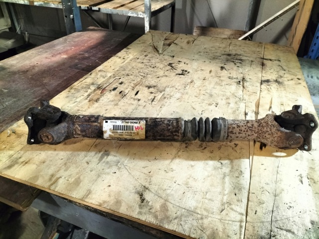 Передний карданный вал 371400K060A TOYOTA
