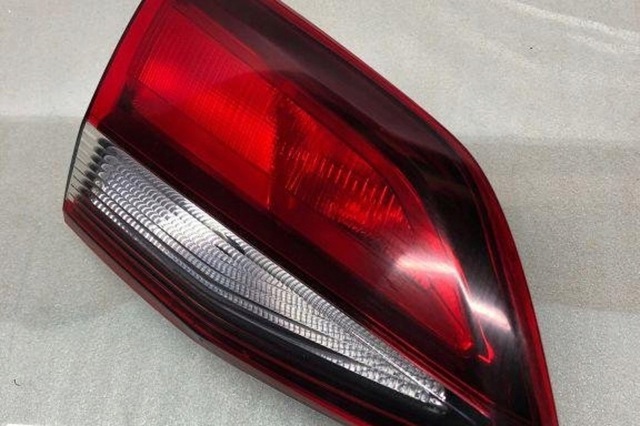 Задняя левая внутренняя фара 39077378 OPEL