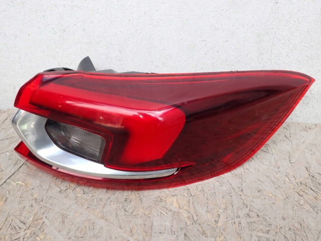 Задний правый внешний фонарь 39099123 OPEL