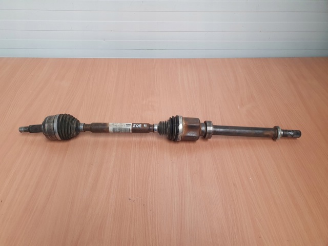 391003770R RENAULT Правая полуось купить в Киев
