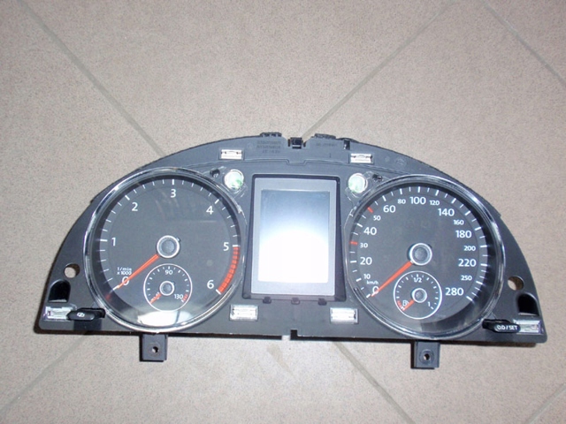 VAG 3C8920880G Панель приборов в наличии Черновцы