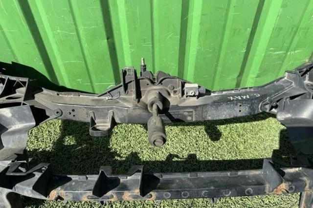 Оперение в сборе 3M518B041AZ FORD