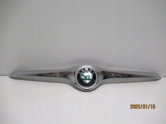 VAG 3T0853633 Молдинг капота в наличии Чернигов