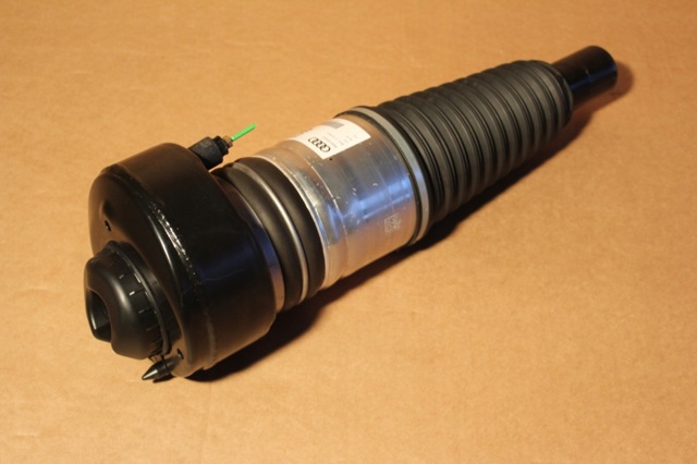 Амортизатор передней подвески правый 4N4616040G VAG