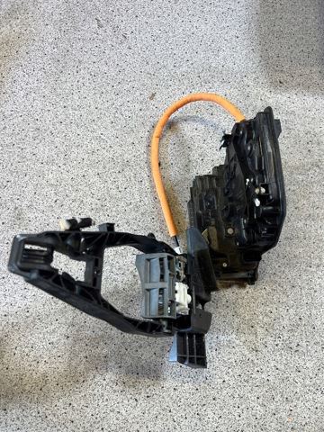 51217477693 BMW Замок водительской двери купить в Сумы