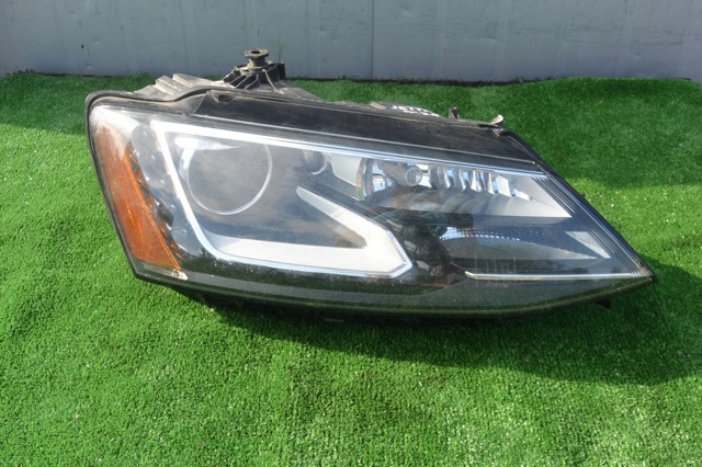 VAG 5C7941752G Правая фара в наличии Черновцы
