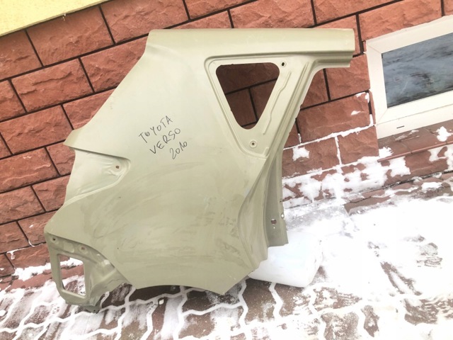 Крыло заднее правое 616010F020 TOYOTA