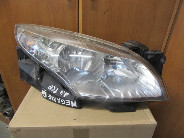 622220003R RENAULT Кронштейн бампера переднего правый купить в Житомир
