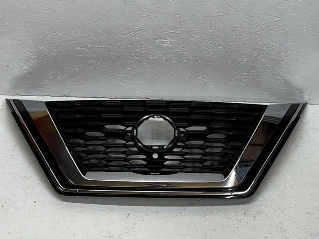 NISSAN 623106RA0A Решетка радиатора в наличии Павлоград