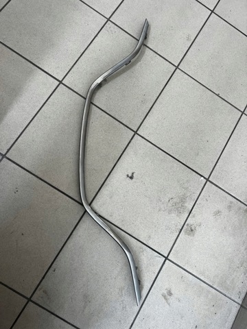 623851211R RENAULT Молдинг решетки радиатора купить в Львов