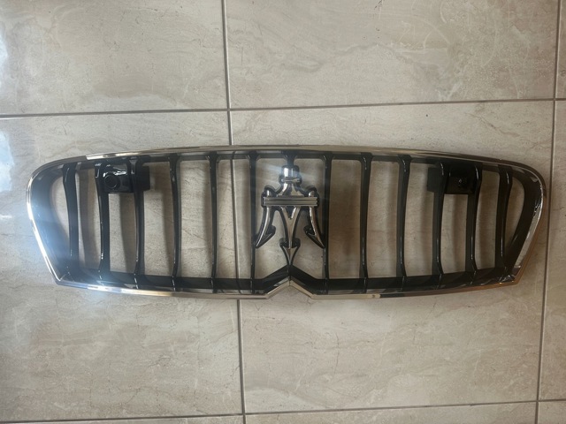 MASERATI 670011097 Решетка радиатора в наличии Полтава