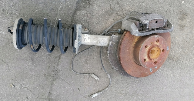 Стойка передняя левая 6758881 BMW