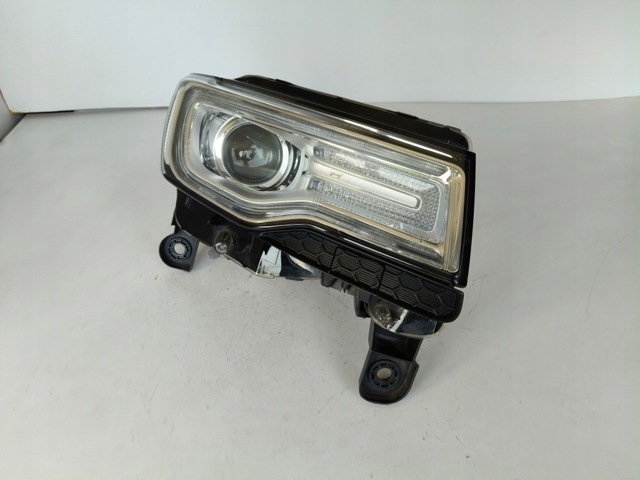 Вставка фары правой 68144708AF CHRYSLER
