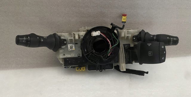 681720006R RENAULT Переключатель подрулевой, в сборе купить в Хмельницкий