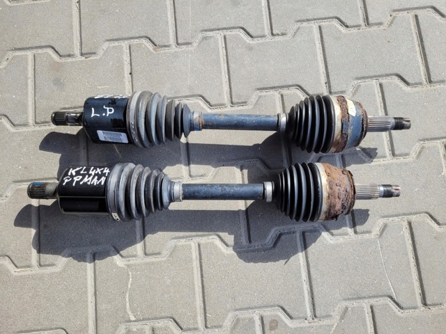 CHRYSLER 68239396AB Левая полуось в наличии Запорожье