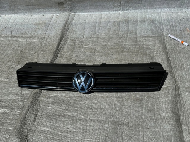 Решетка радиатора 6C0853651 VAG