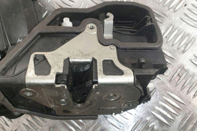 Держатель наружной ручки двери, передней левой 7034543 BMW