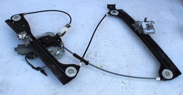 Механизм стеклоподъемника двери передней, правой 7142238 BMW