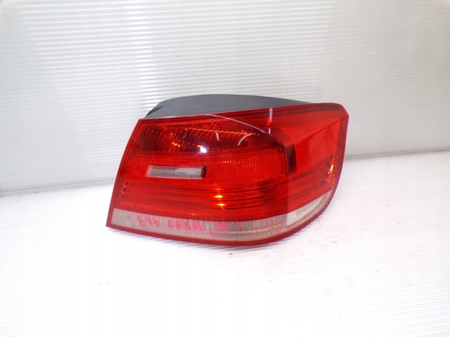 Фара задняя правая внешняя 7162302 BMW