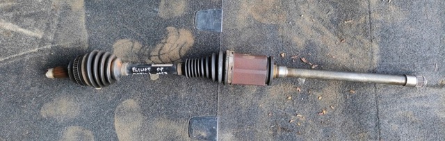 7570269 BMW Полуось (привод) передняя правая купить в Ужгород