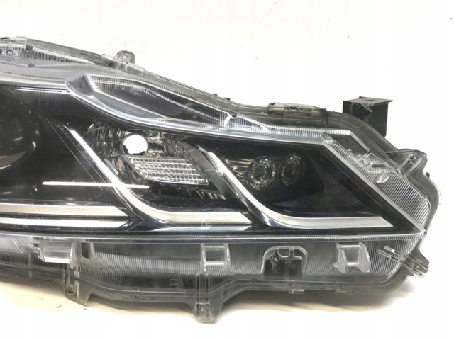 8111002T30 TOYOTA Правая фара купить в Ужгород