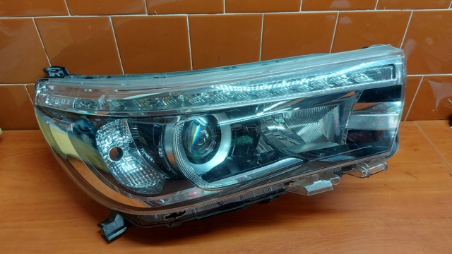 TOYOTA 811100K730 Фара правая в наличии Хмельницкий