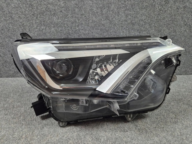 TOYOTA 8113042640 Фара правая в наличии Кривой Рог