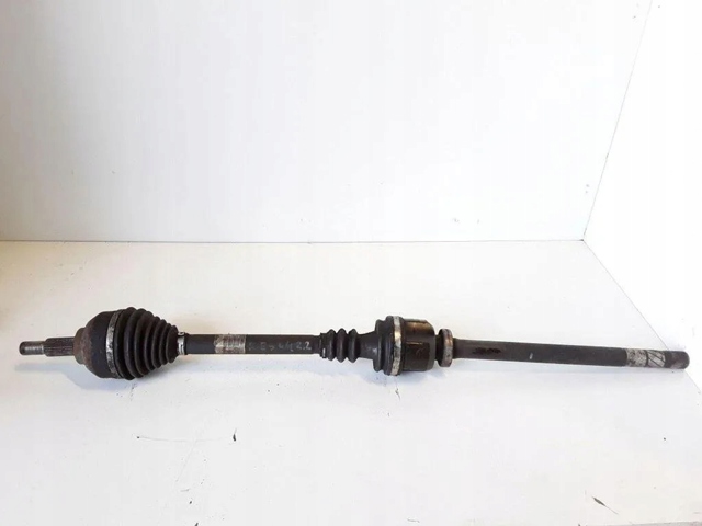 Полуось передняя, правая 8200133289 RENAULT