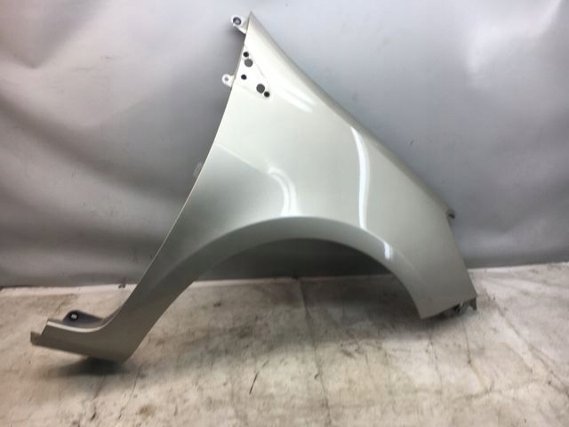 Переднее правое крыло 8200256118 RENAULT