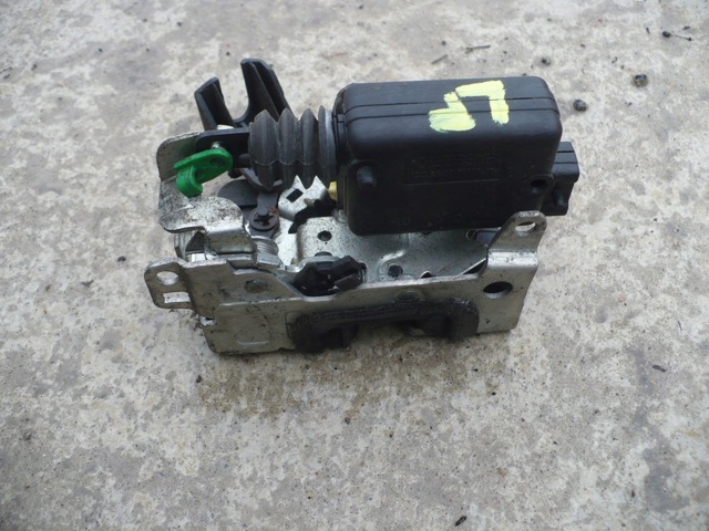 RENAULT 8200735225 Замок водительской двери в наличии Сумы