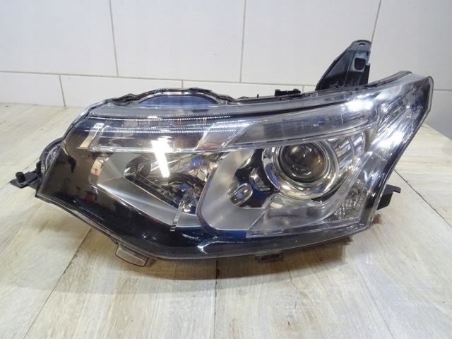 Фара дальнего света в сборе 8301C203 MITSUBISHI