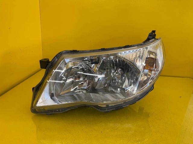 SUBARU 84001SC121 Правая фара в наличии Украина