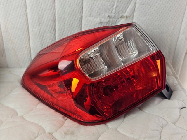 Задняя левая фара 84201FJ050 SUBARU