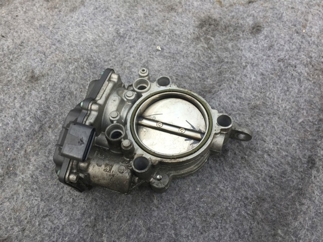 Заслонка воздушная 8623324 BMW