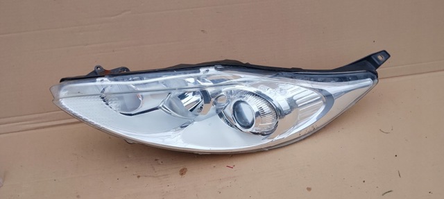 FORD 8A6113W030CE Правая фара в наличии Николаев