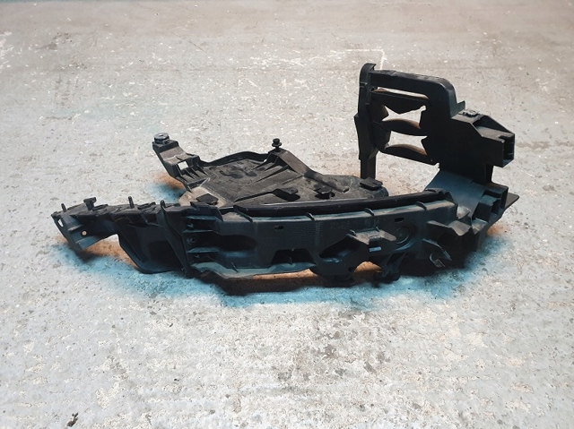 VAG 8R0941454A Кронштейн (адаптер) крепления фары передней правой в наличии Днепр