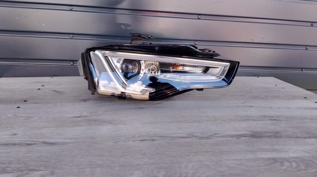 8T0941754C VAG Правая фара купить в Сумы