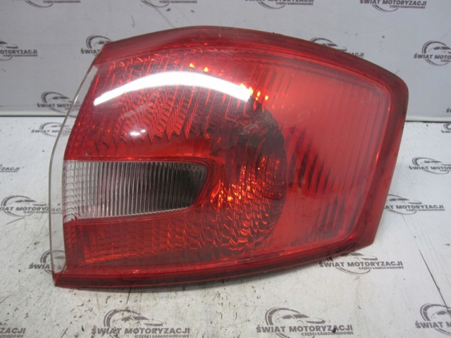 Задний правый внешний фонарь 8V4113404CH FORD