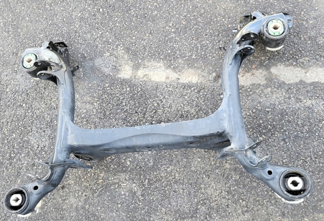 Подушка задней балки 8W0505145C VAG