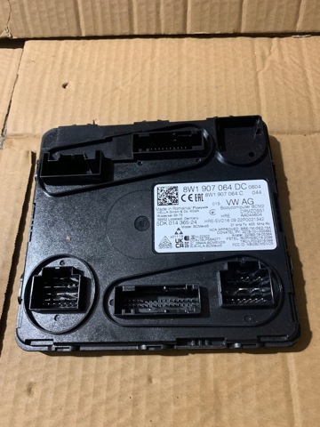 VAG 8W1907064DC в наличии Львов