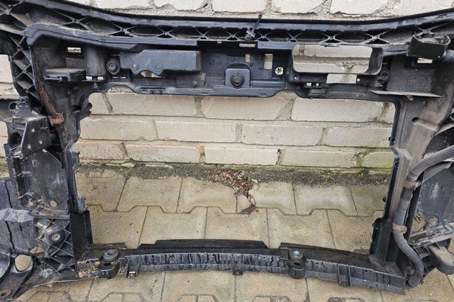 8Z0805594B Рамка радиатора купить Украина