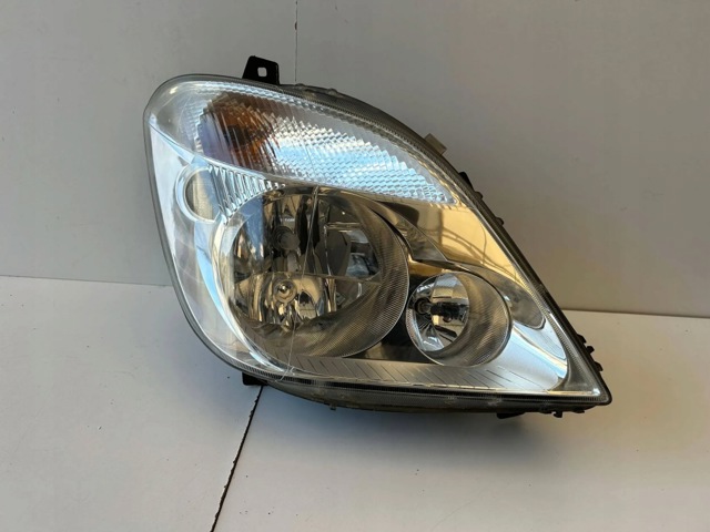 9068200261 MERCEDES Правая фара купить в Каменское