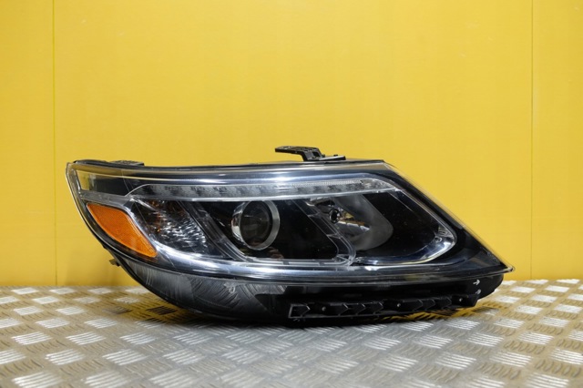 921021U800 HYUNDAI Фара правая купить в Кривой Рог